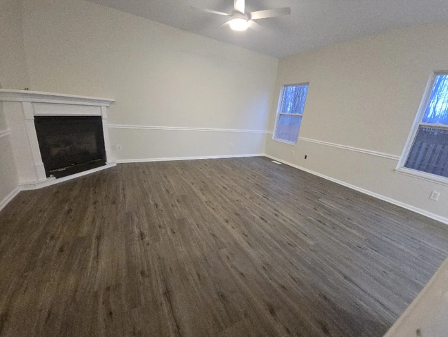 Photo - 676 Grove Cir