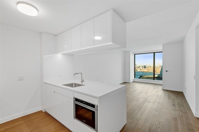 Building Photo - 99 Hudson St Unit 4502