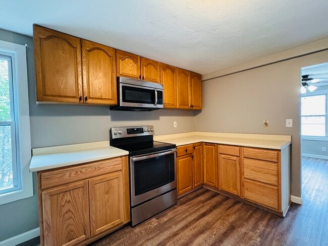 Building Photo - 83 W Grove St Unit 1 Rental