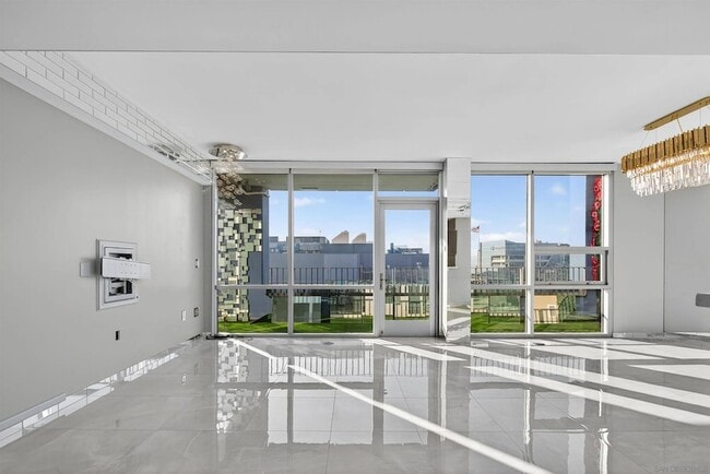 Building Photo - 321 Tenth Ave Unit 2204