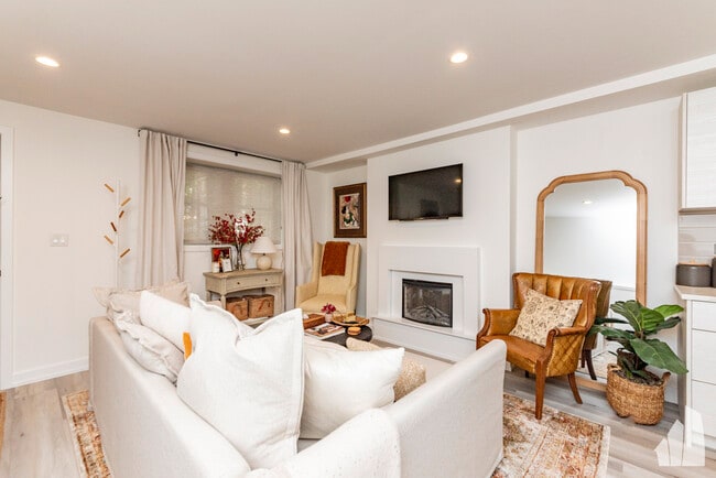 Photo - 812 S Oakley Blvd Unit 1