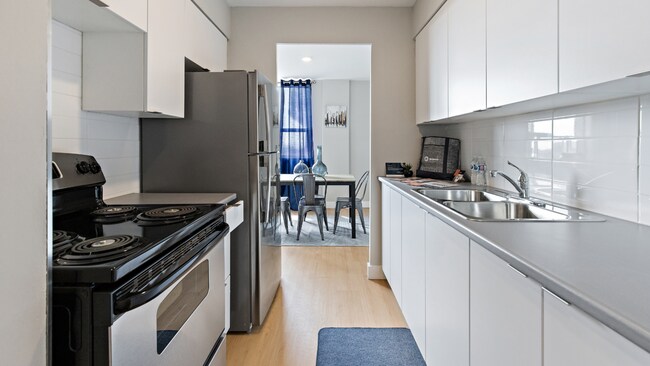 Photo - 1577 Lawrence Avenue West