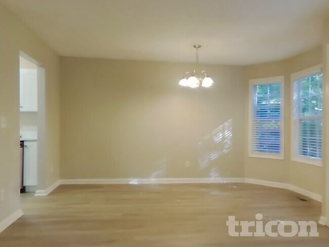 Photo - 208 Winchester Dr