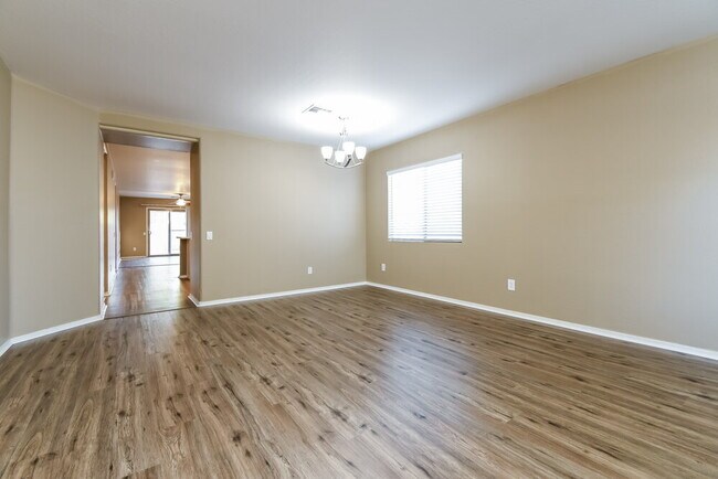 Photo - 1701 E Christopher St