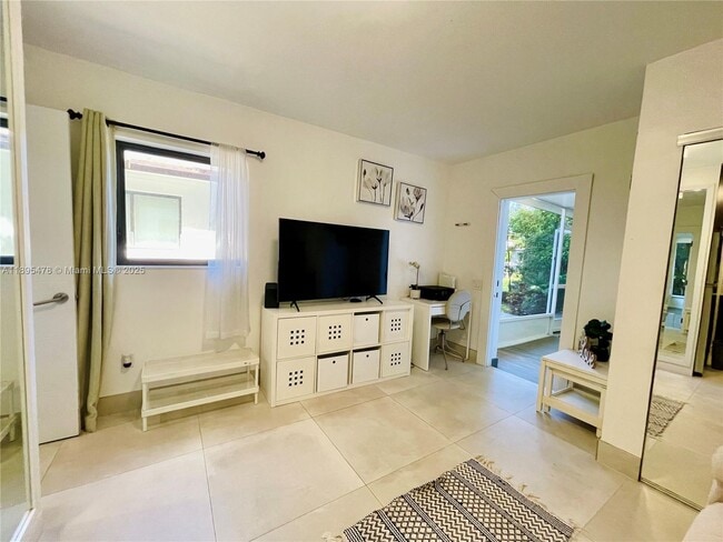 Photo - 38 NW 52nd St Unidad 1