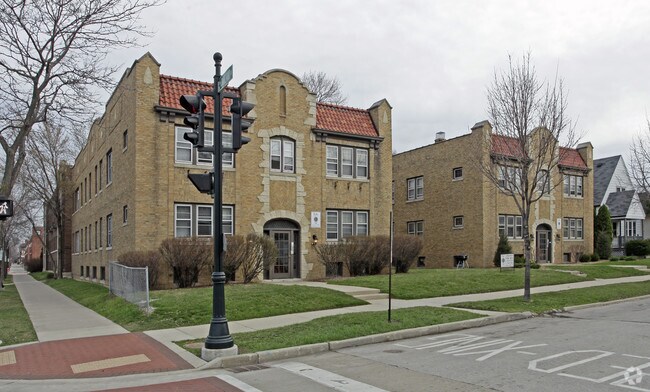 Photo - 1800-06 E. Kenmore Pl