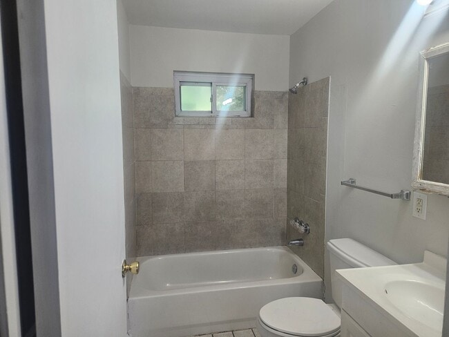 Photo - 414 S Cadillac Dr