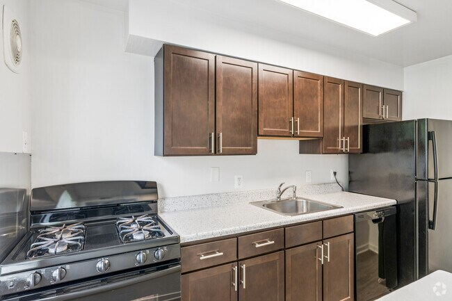 2BR, 1BA - 750SF - Kitchen