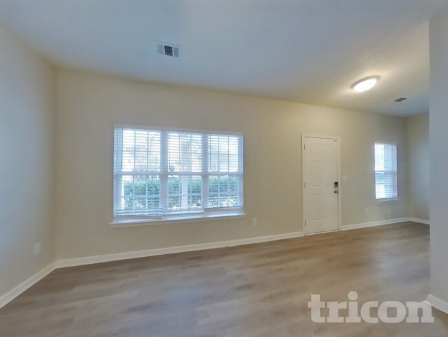 Photo - 427 Sapphire Bend