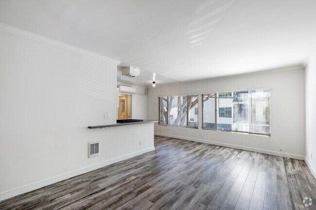 1BR, 1BA - 700SF - Living Room