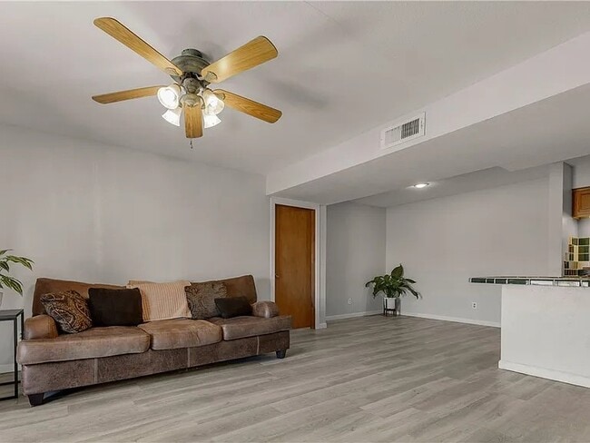 Photo - 904 University Oaks Blvd Unit 96