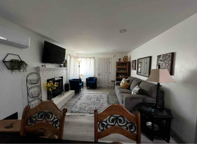 Photo - 3127 W Tulare Ave