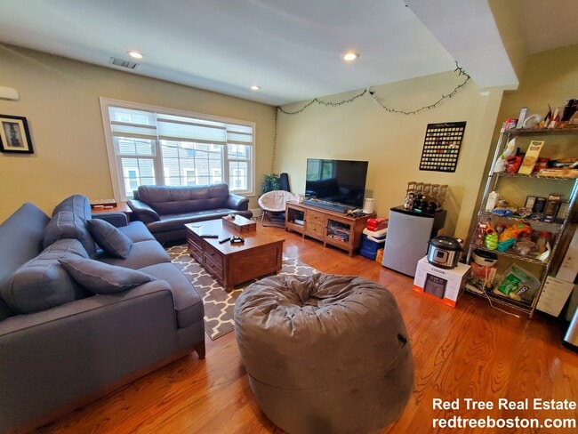 Photo - 18 Plainfield St