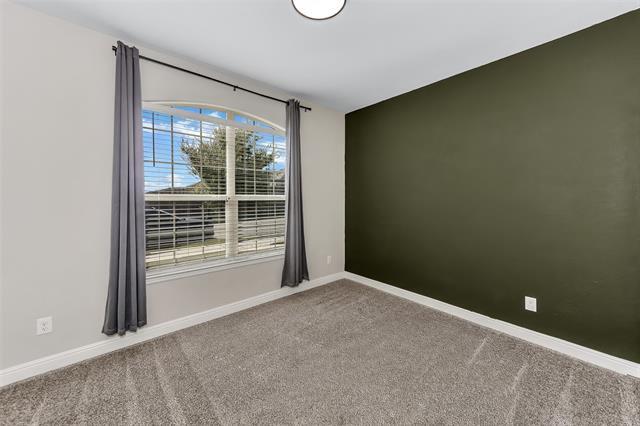 Photo - 11524 Leeson St