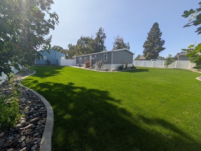 2021 Grelle Ave
