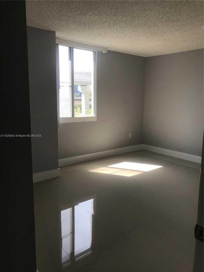 Photo - 850 N Miami Ave Unidad W-307