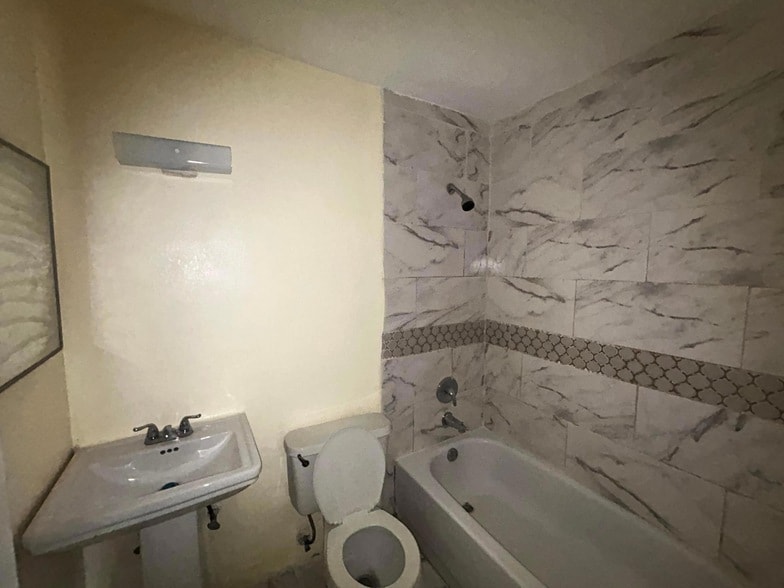 Photo - 2691 NW 8th St