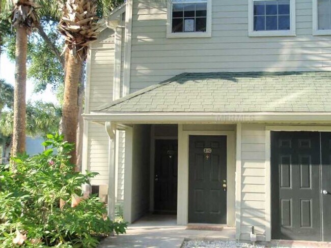 Building Photo - 6028 Westgate Dr Unit 202