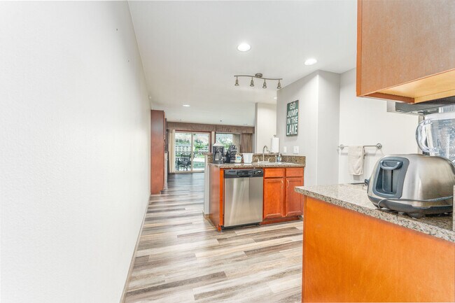 Photo - 322 W Woodin Ave