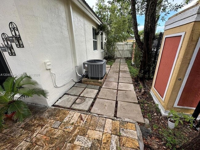 Photo - 4273 NE 10th Ct