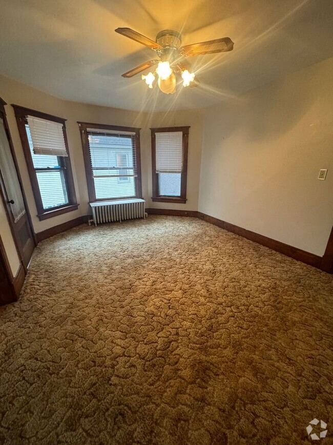 Building Photo - 390-392-392 Locust Ave Unit 392 Locust Ave Amsterdam, NY 12010 (Upstairs) Rental