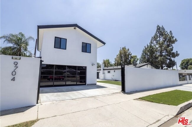 Photo - 9704 Comanche Ave