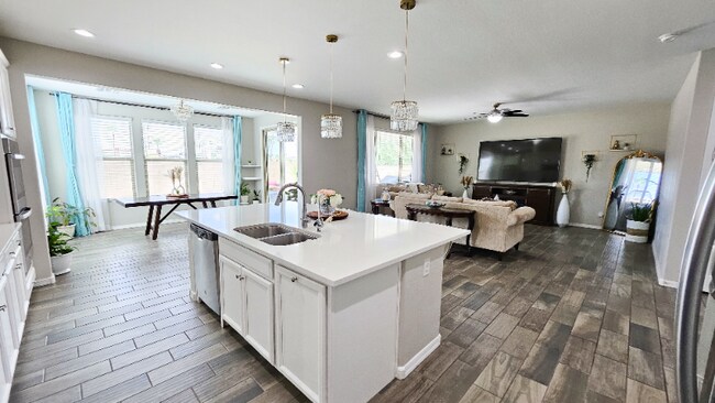 Photo - 34 W Megan St