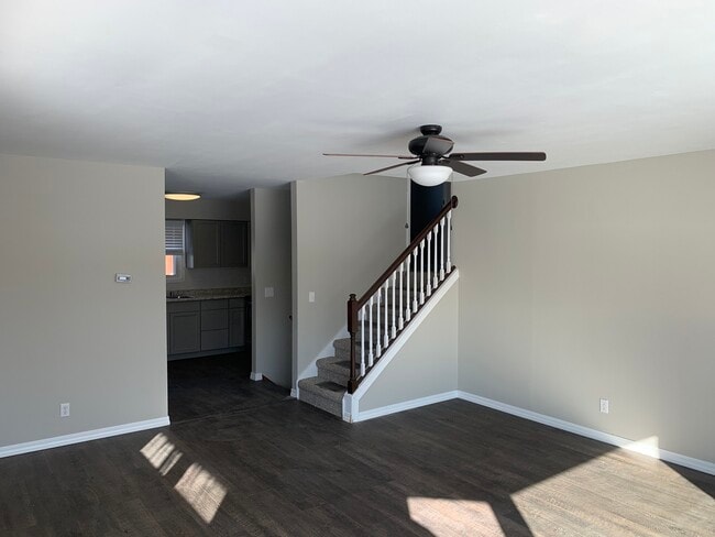 Sala de estar a la cocina - 307 Valorie Ln