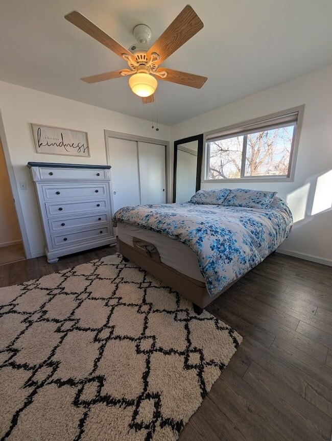 Building Photo - Large 5 Bedroom 2 Bath House - Pet-Friendly