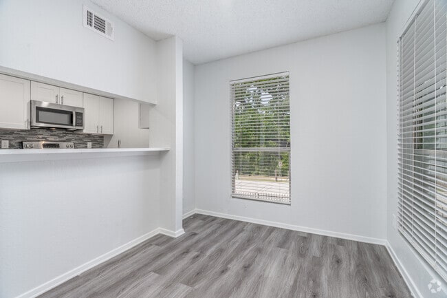 1BR, 1BA - 650SF - Dining Room