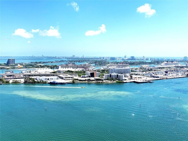 Building Photo - 335 S Biscayne Blvd Unit 4006