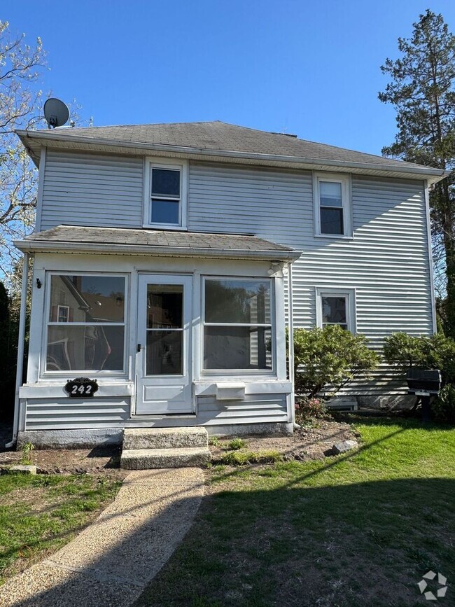 Building Photo - Spacious 3 Bedroom House with 1 bath for R...