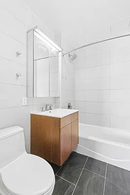 Photo - 42-35 Main St Unidad 12D