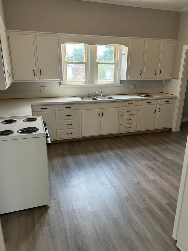 Photo - 301 N 10th St