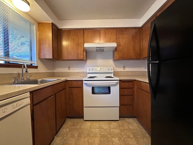 Photo - Charming 2 Bedroom Duplex with Spacious Yard in Gresham!