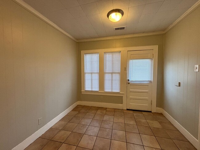 Photo - Cute 1 bedroom 1 bath duplex House