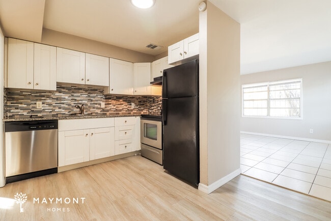 Photo - 625 58th St S