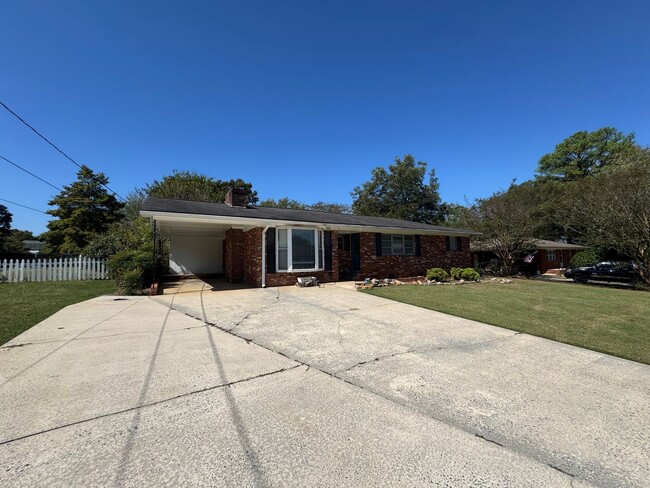 Building Photo - Nice Brick 1/1 with bonus rooms in Silver ...