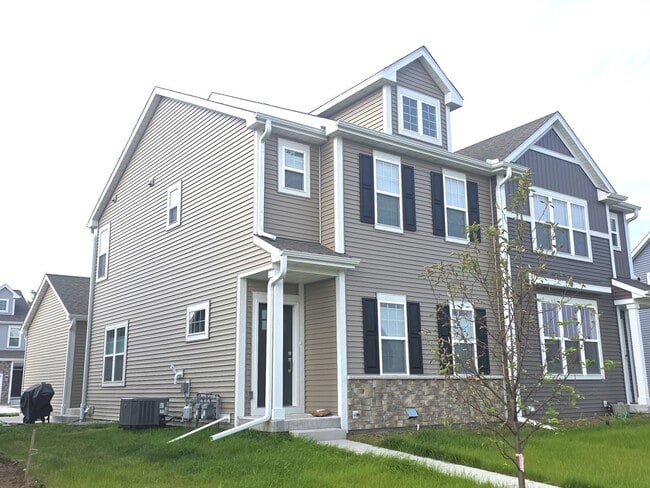 Building Photo - 1472 Olde Highlander Dr