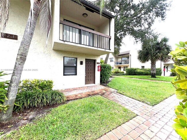 Photo - 721 SE 1st Way Unidad B18