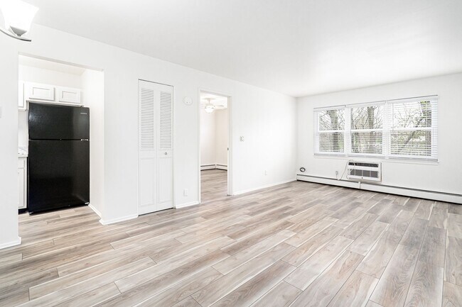 Photo - Lindsay Court Apartments