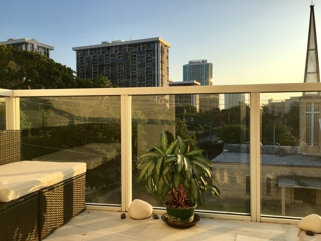 Building Photo - 1650 Brickell Ave Unit 202