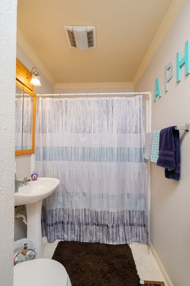 Photo - 1915 Olive St