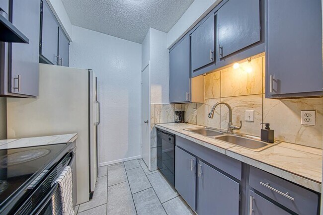 Photo - 10047 Westpark Dr Unidad 19