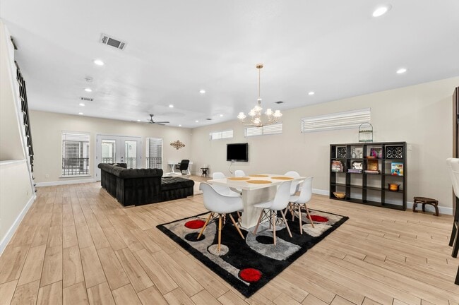 Building Photo - 3045 Clinton Dr