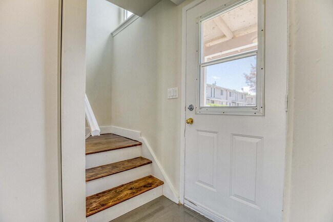 Photo - 321-347 Yonge Street