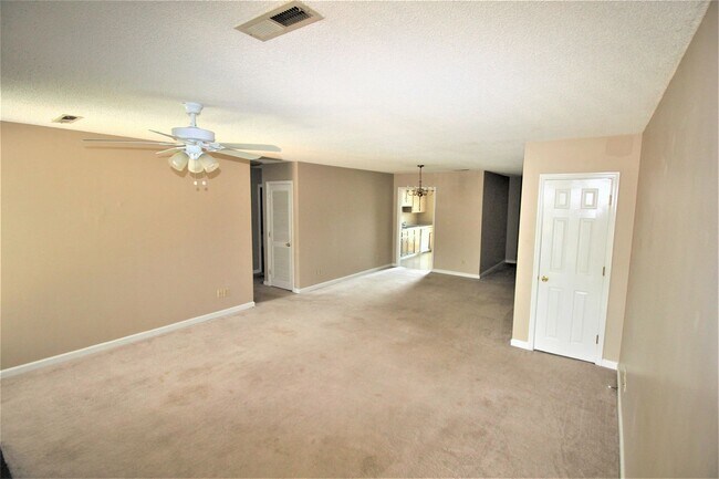 Photo - Move In Special: 1/2 Off 1st Month's Rent! Unidad D