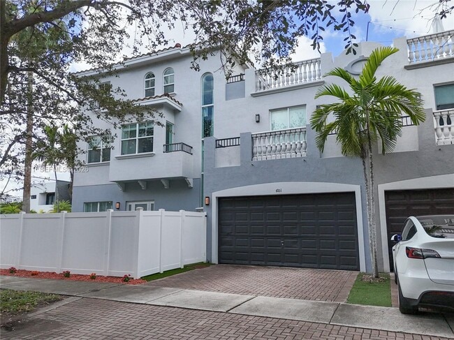 601 NE 11th Ave