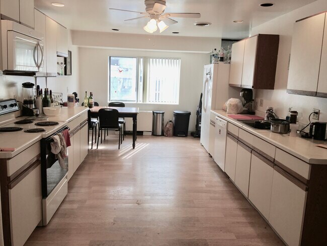 Photo - 240 Langdon St