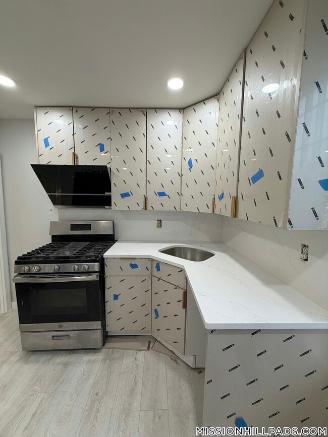 Building Photo - 739 Parker St